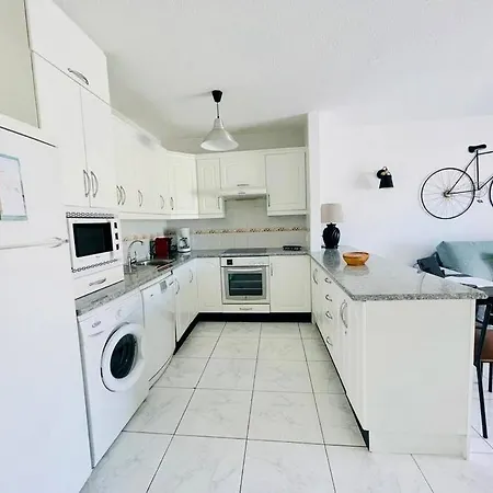 Apartment Comfy With Large Terrace Five Minutes From Ocean *