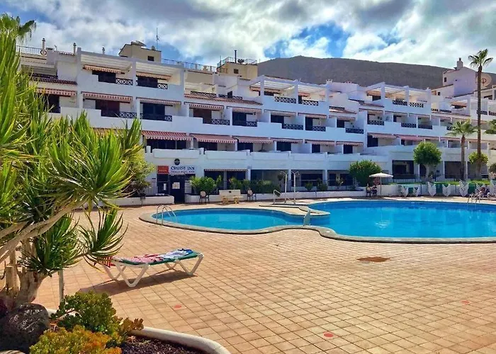 Comfy With Large Terrace Five Minutes From Ocean דירה *