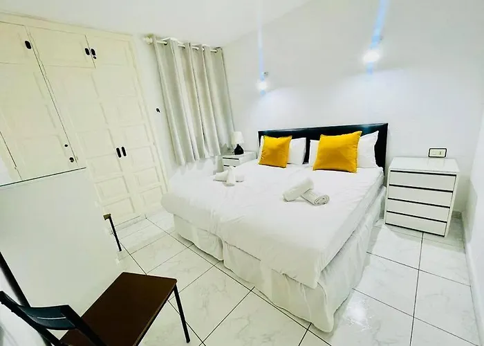 Comfy With Large Terrace Five Minutes From Ocean *