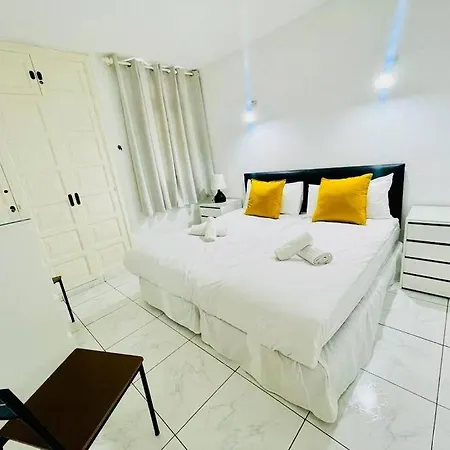 Comfy With Large Terrace Five Minutes From Ocean *